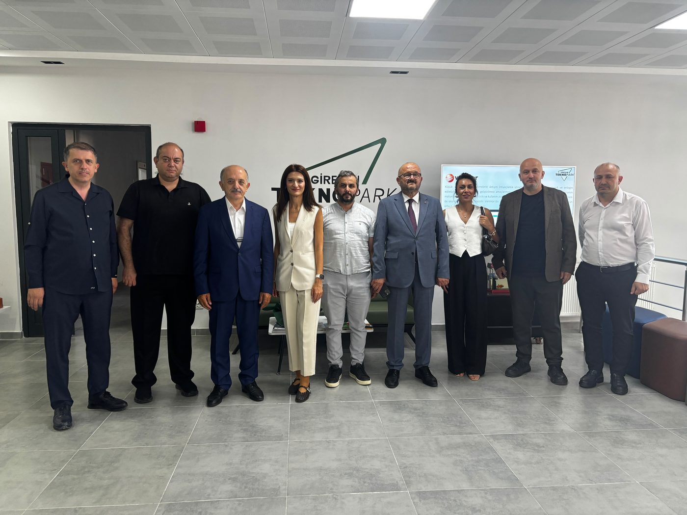 Kurum ziyaretinde katılımcı grubu